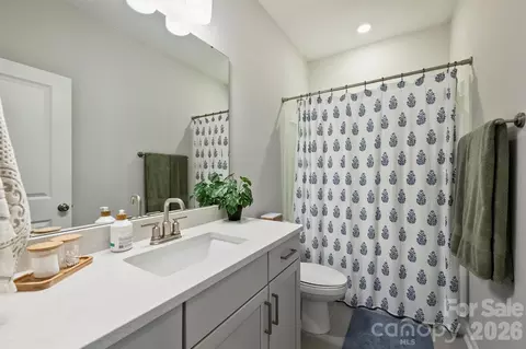 Bath - 912 Mary Max Dr, Davidson, NC 28036 photo 5 of 5