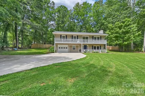 11 Greenwood Acres Dr, Mills River, NC 28759