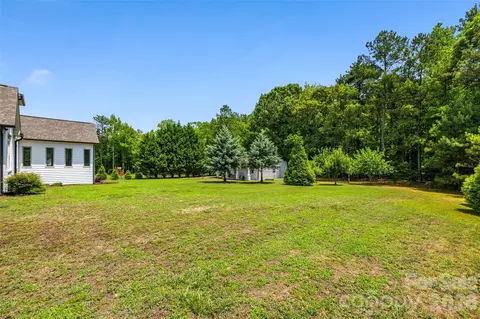 Exterior - 2015 Pierson Dr, Lancaster, SC 29720 photo 4 of 5