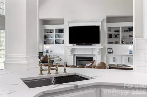 Kitchen - 2015 Pierson Dr, Lancaster, SC 29720 photo 8 of 8