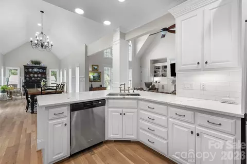 Kitchen - 2015 Pierson Dr, Lancaster, SC 29720 photo 5 of 8