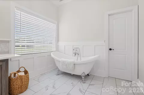 Bath - 2015 Pierson Dr, Lancaster, SC 29720 photo 4 of 5