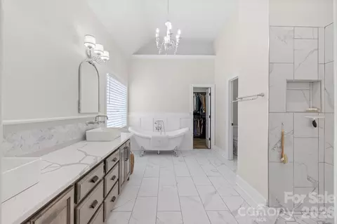 Bath - 2015 Pierson Dr, Lancaster, SC 29720 photo 1 of 5