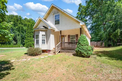 105 Queensbury Rd, Troutman, NC 28166