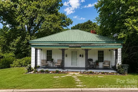 58 Poplar St, Great Falls, SC 29055