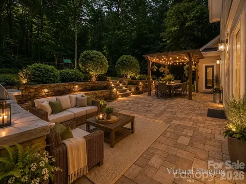 94 Oak Hollow Dr, Asheville, NC 28805