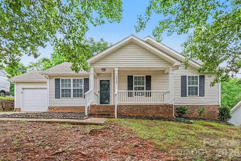 8028 Lobilia Ln, Charlotte, NC 28214