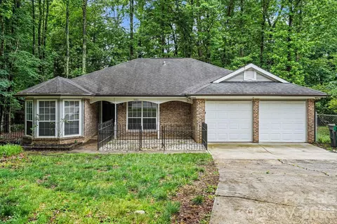 9001 Louvaine Dr, Charlotte, NC 28227