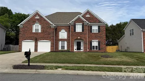 11234 Huntington Meadow Ln, Charlotte, NC 28273