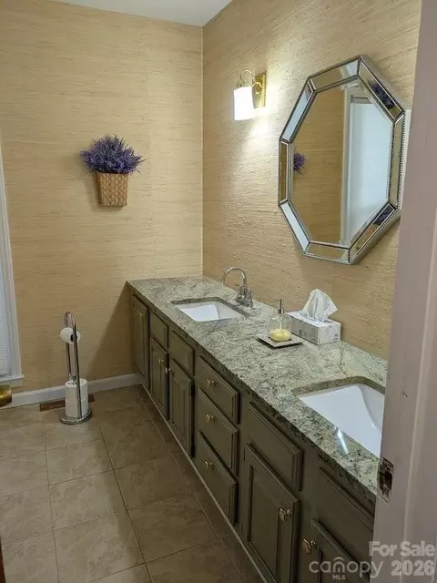 Bath - 675 Fox Run Ln, Tryon, NC 28782 photo 1 of 5