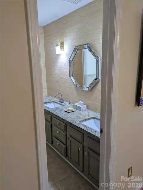 Bath - 675 Fox Run Ln, Tryon, NC 28782 photo 3 of 5