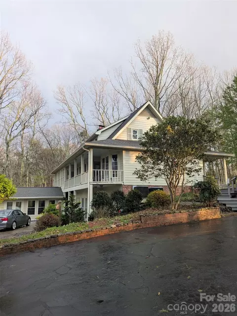 675 Fox Run Ln, Tryon, NC 28782