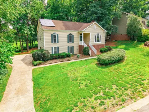 2001 Colony Hill Dr, Charlotte, NC 28214