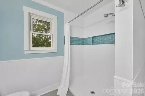 Bath - 1637 Winthrop Ln, Monroe, NC 28110 photo 2 of 3