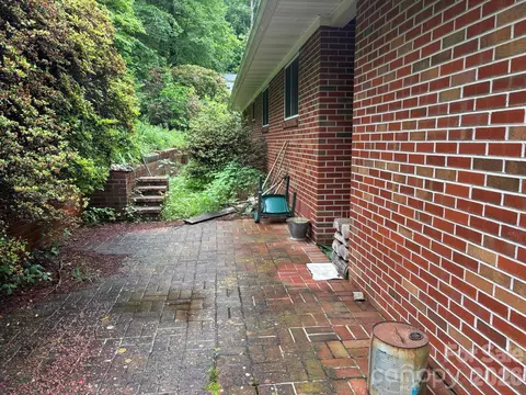 609 Valley Rd, Spruce Pine, NC 28777 photo 3