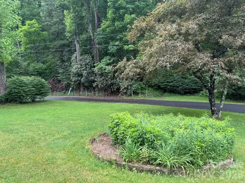 609 Valley Rd, Spruce Pine, NC 28777 photo 6