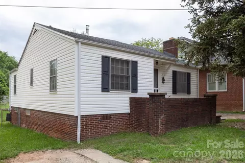 312 S Race St, Statesville, NC 28677