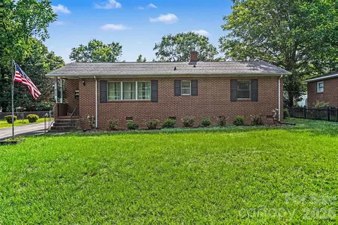 400 Briarwood Dr, Charlotte, NC 28215