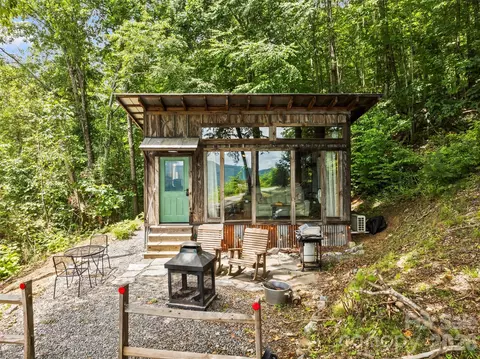 553 Paradise Mountain Rd, Canton, NC 28716