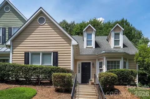 5935 Fitzwilliams Ln, Charlotte, NC 28270