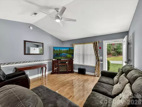 Living - 1008 Martin Luther King Jr Ave, Kannapolis, NC 28083 photo 2 of 4