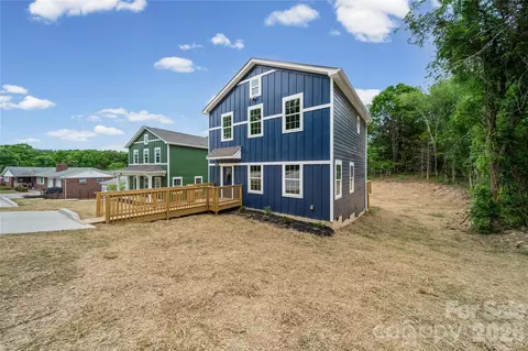 906 Dewey St, Badin, NC 28009