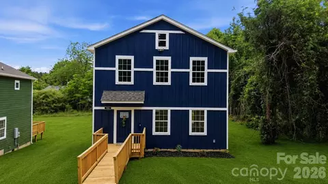 906 Dewey St, Badin, NC 28009