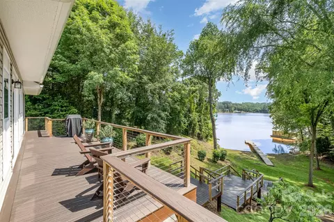 2845 Lakefront Dr, Belmont, NC 28012