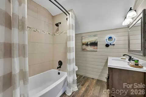 Bath - 29 Shadow Brook Dr, Flat Rock, NC 28731 photo 1 of 2