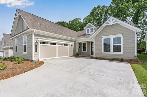 13417 Cozy Ct, Charlotte, NC 28215