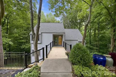 2724 Huntingtowne Farms Ln, Charlotte, NC 28210