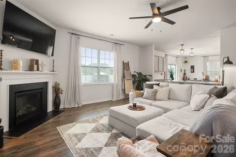 Living - 2001 Vanderlyn St, Monroe, NC 28112 photo 2 of 3