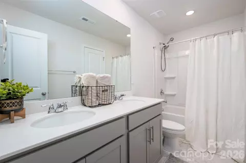 Bath - 2001 Vanderlyn St, Monroe, NC 28112 photo 1 of 1