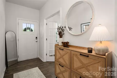 Entry Way - 2001 Vanderlyn St, Monroe, NC 28112 photo 1 of 3