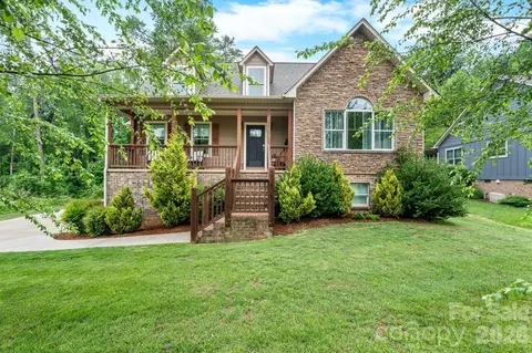 124 Maplewood Ct, Hudson, NC 28638