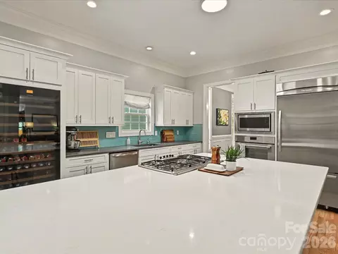 Kitchen - 170 Clemens Pl, Davidson, NC 28036 photo 2 of 5