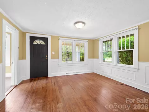 Living - 25 Bailey Rd, Candler, NC 28715 photo 2 of 7