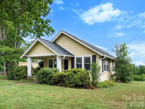 25 Bailey Rd, Candler, NC 28715