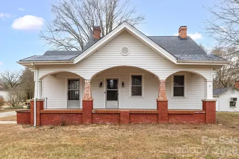 1820 S Park Dr, Reidsville, NC 27320