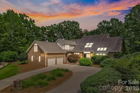 5901 Marsailles Ct, Charlotte, NC 28277