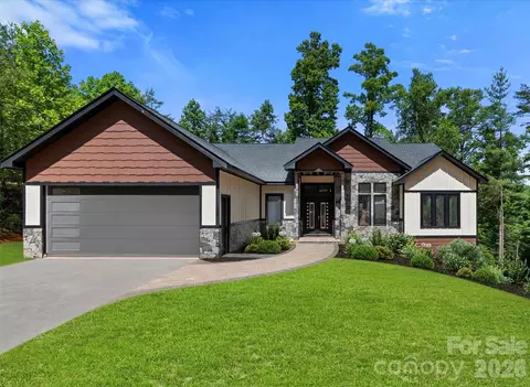 69 Village Pointe Ln, Asheville, NC 28803