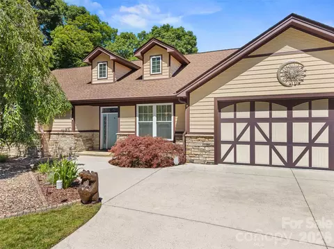 25 Linden S Turn Turn S, Hendersonville, NC 28739
