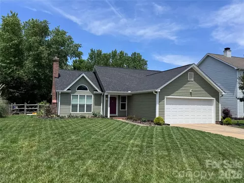 3930 Huntmeadow Dr, Charlotte, NC 28269