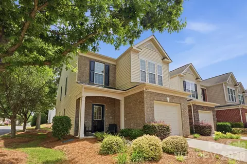 2403 Diplomat Ln, Charlotte, NC 28210