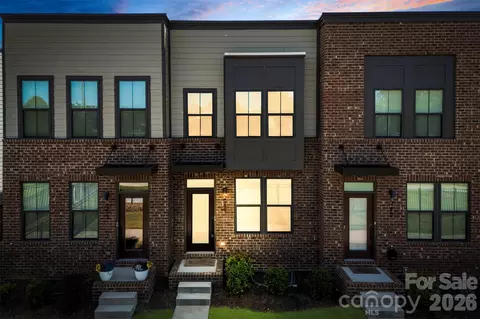1049 Simcoe Ln, Charlotte, NC 28217