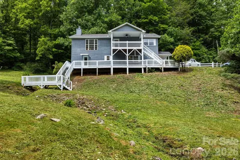 100 Woven Cloud Ln, Waynesville, NC 28785