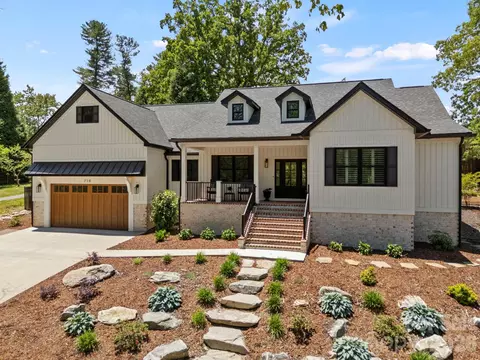 710 Knollwood Dr, Hendersonville, NC 28791