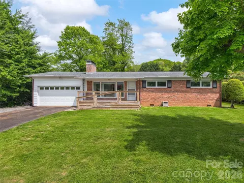 125 Playground Ct, Waynesville, NC 28786