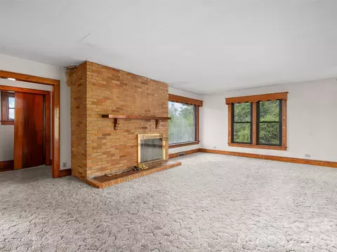 Living - 21 Beaverdam Rd, Canton, NC 28716 photo 3 of 4