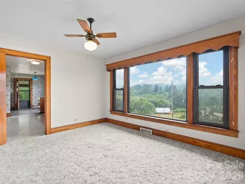 Living - 21 Beaverdam Rd, Canton, NC 28716 photo 4 of 4
